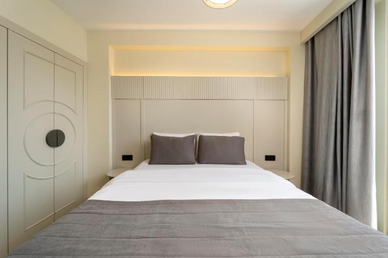 Standard Double or Twin Room with Balcony image 4