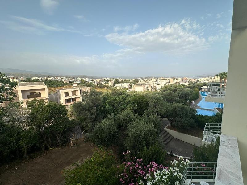 Double Room with Pool View image 1