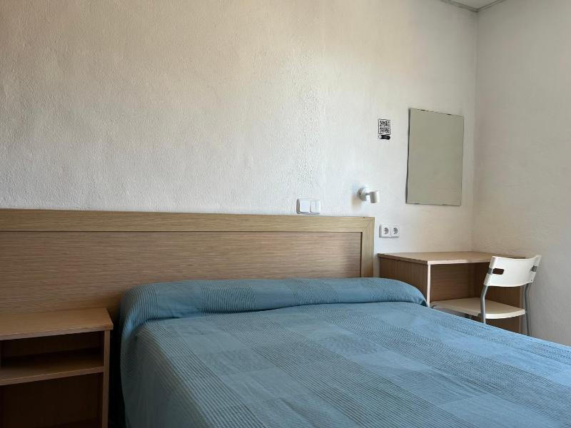Double or Twin Room image 3