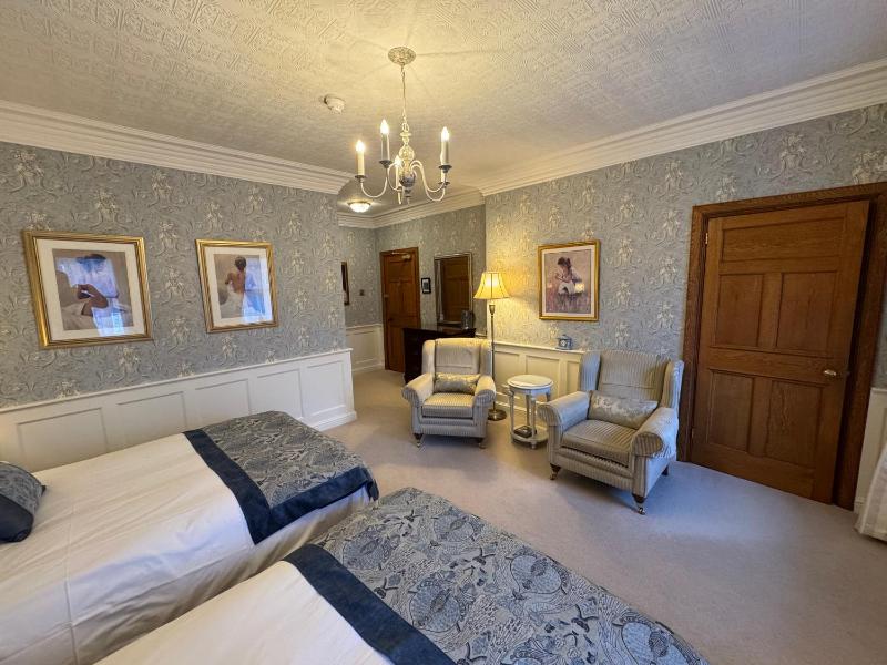 Deluxe Twin Room image 1