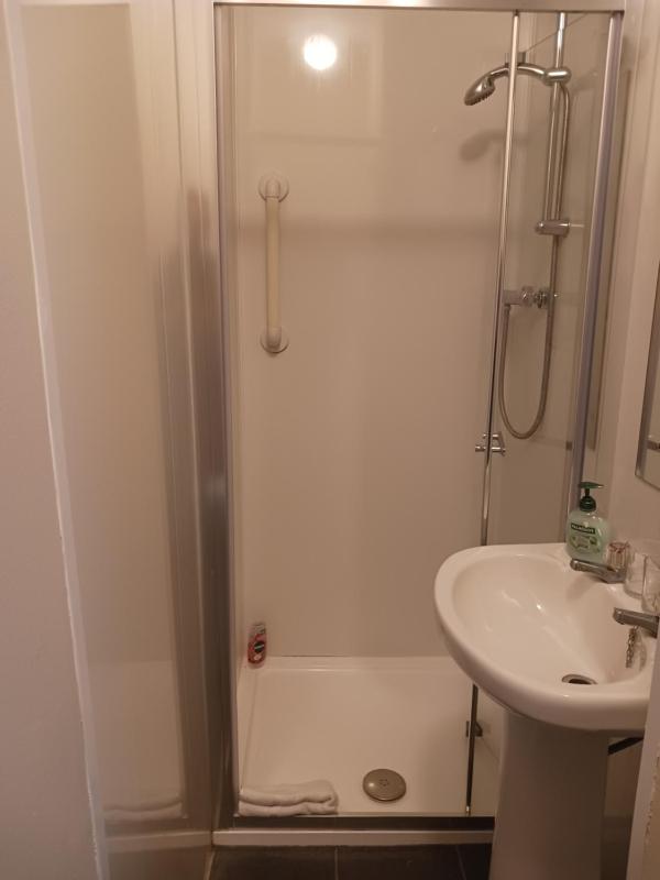 Budget Double or Twin Room image 4