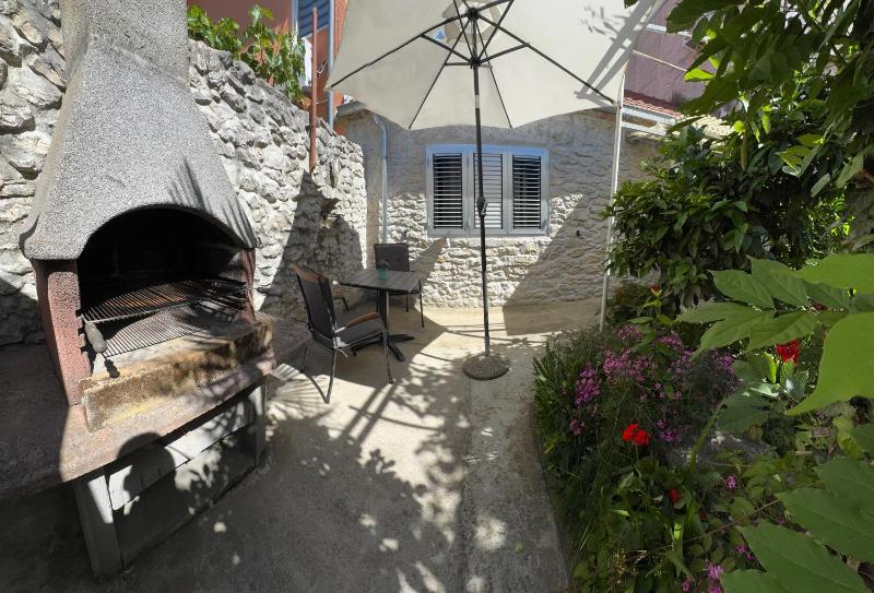 Eleonora Apartments Free Parking Garden & 5 Min to Beach - image 7