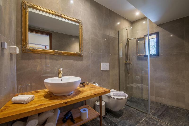 S.Nikolis' Historic Boutique Hotel - image 13