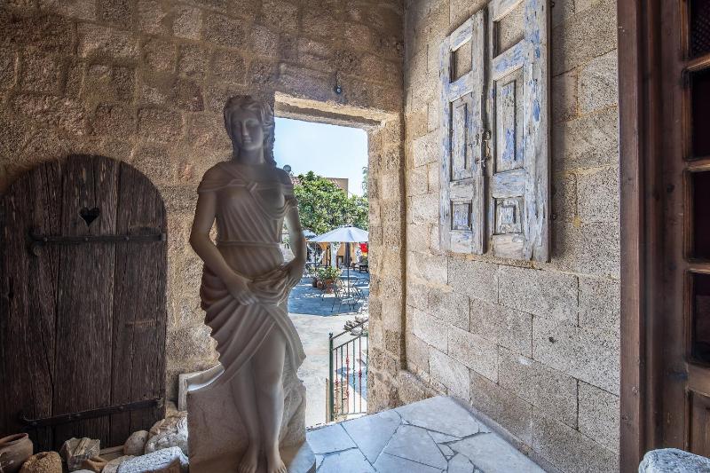 S.Nikolis' Historic Boutique Hotel - image 2