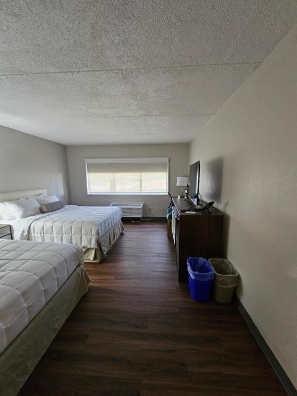 Two Queen Beds Nonsmoking image 2