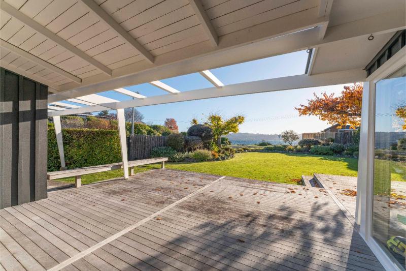 Waterside Bliss - Taupo Holiday Home - image 8