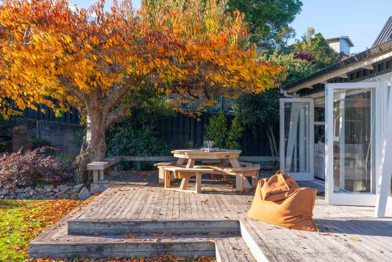 Waterside Bliss - Taupo Holiday Home - image 7