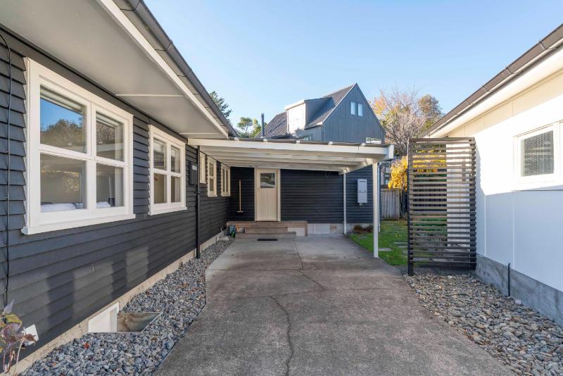 Waterside Bliss - Taupo Holiday Home - image 14