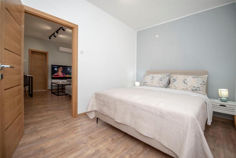 Azzurro Apartments with Swimming pool & Jacuzzi - image 10