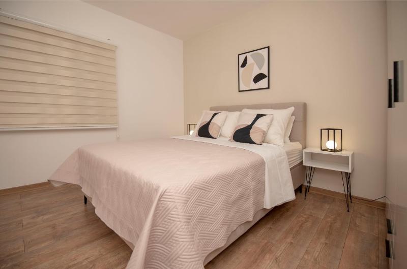 Azzurro Apartments with Swimming pool & Jacuzzi - image 8