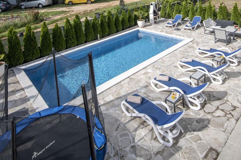 Azzurro Apartments with Swimming pool & Jacuzzi - image 4