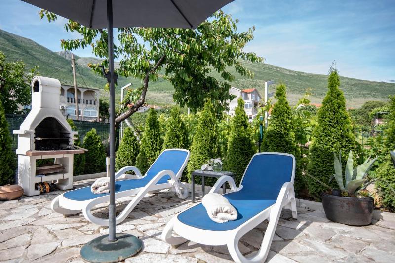 Azzurro Apartments with Swimming pool & Jacuzzi - image 16
