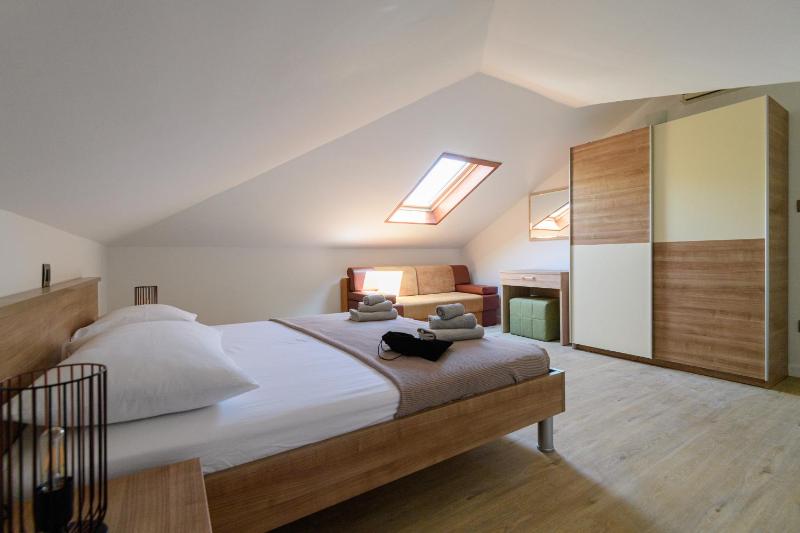 Two-Bedroom Apartment with Balcony and Sea View image 3