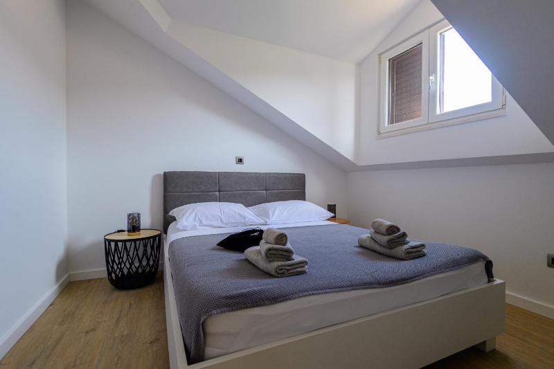 Two-Bedroom Apartment with Sea View and Balcony image 4