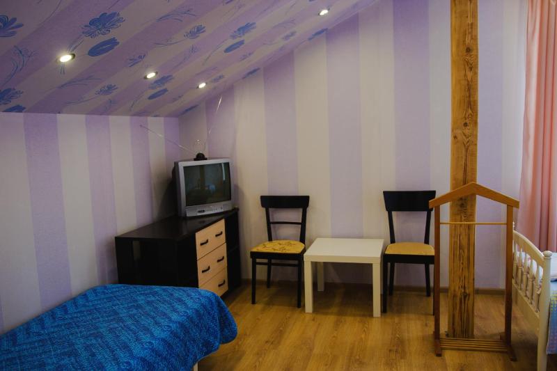 Triple Room with Shared Bathroom image 2