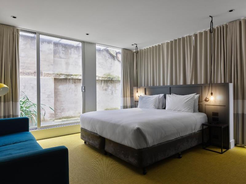 Deluxe King Room image 4