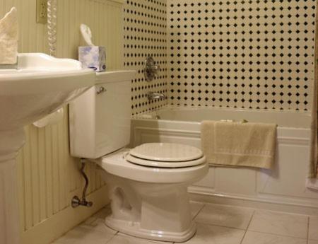Queen Room image 4