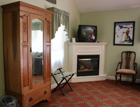 Queen Room image 3