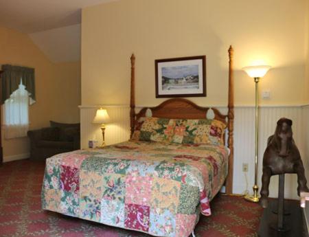 Queen Room image 2