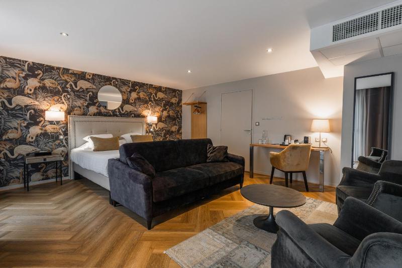 Large Suite image 1