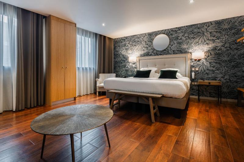 Large Suite image 2