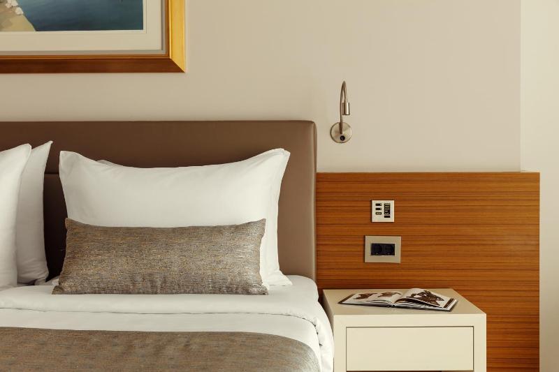 Deluxe Twin Room with Balcony - Park Side image 4