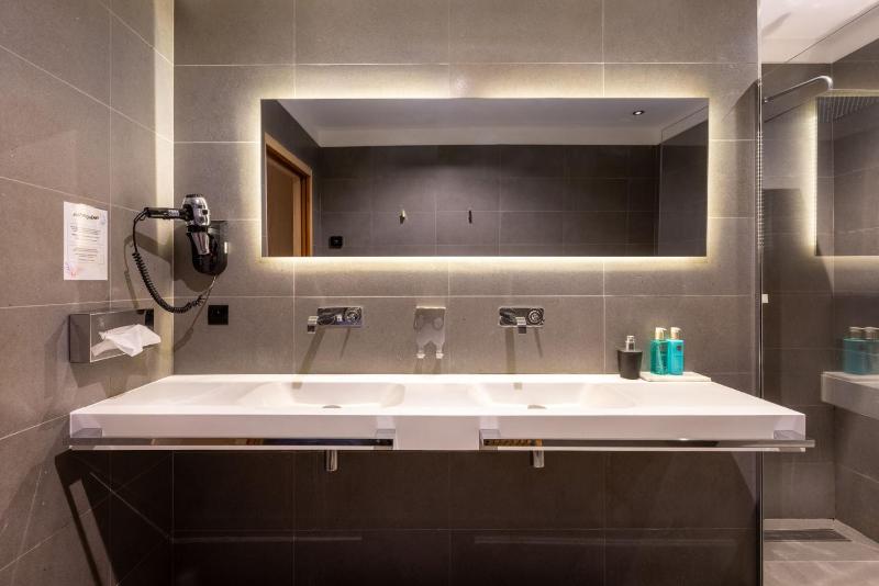One-Bedroom Superior Apartment image 3