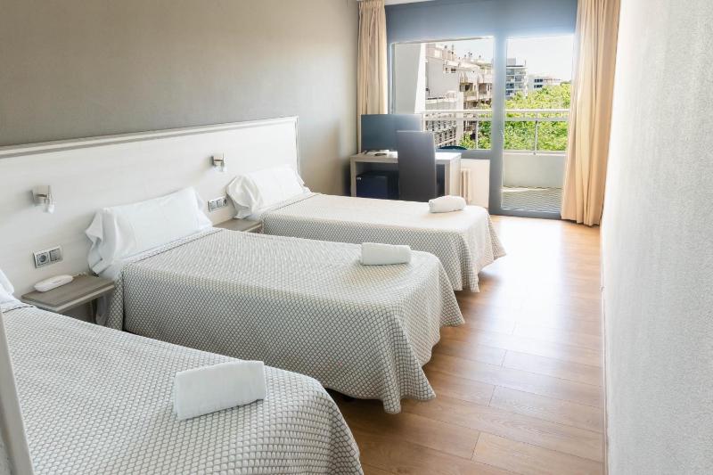Triple Room (2 Adults + 1 Child) image 4