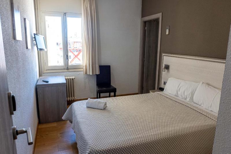 Standard Double Room image 4