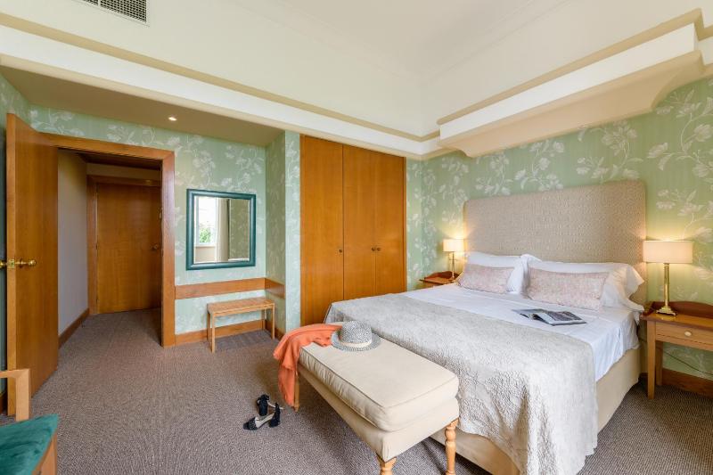 Classic Double or Twin Room image 3