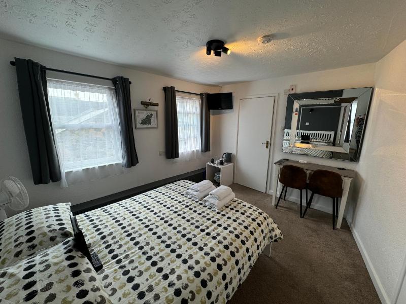 Standard Double Room image 2