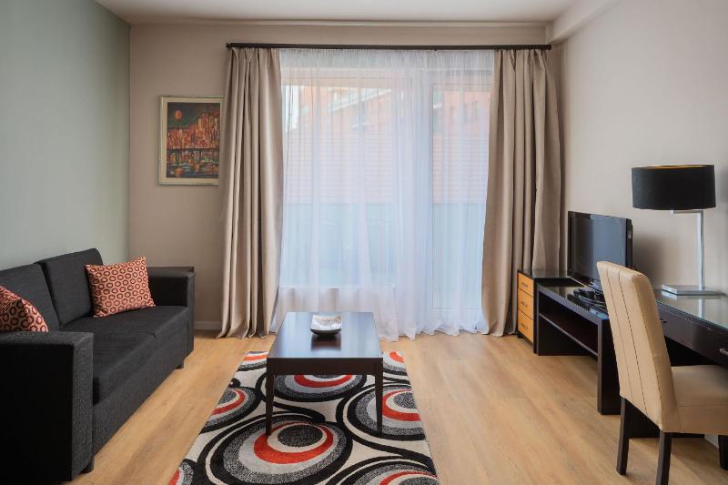 Deluxe One-Bedroom Suite image 2