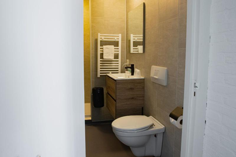 Large Double Room image 4