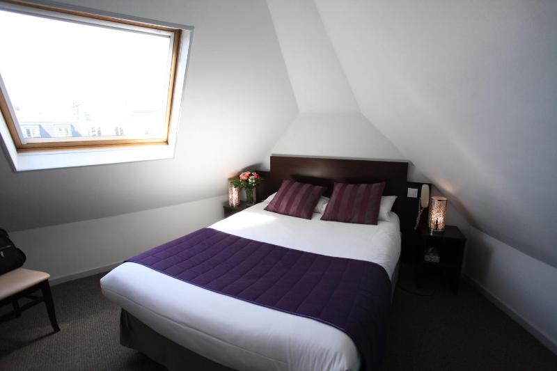 Double Room image 3