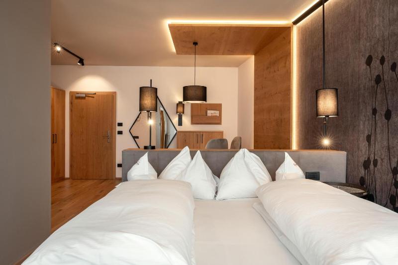 Double Room image 3