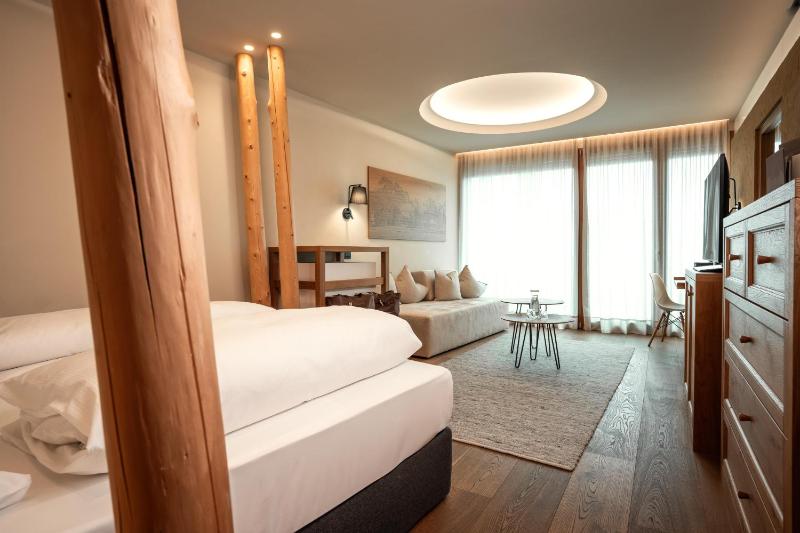 Double Room image 3