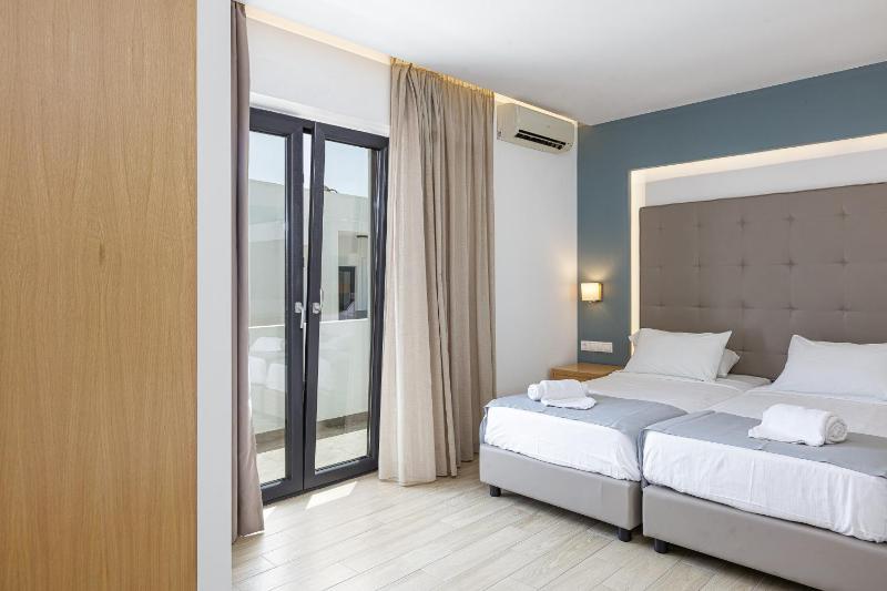 One-Bedroom Apartment with Sea View image 1