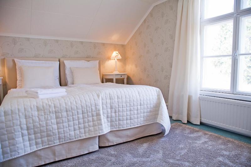 Double Room with Shared Bathroom image 2