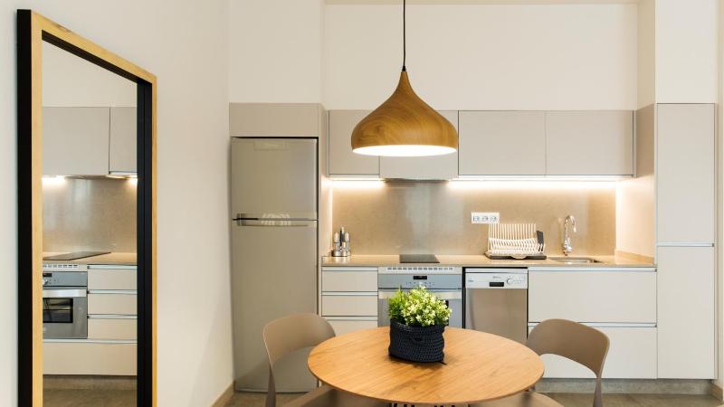 Deluxe One-Bedroom Apartment image 3