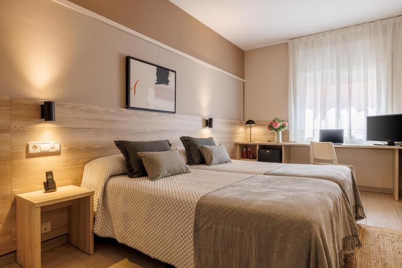 Double or Twin Room image 4