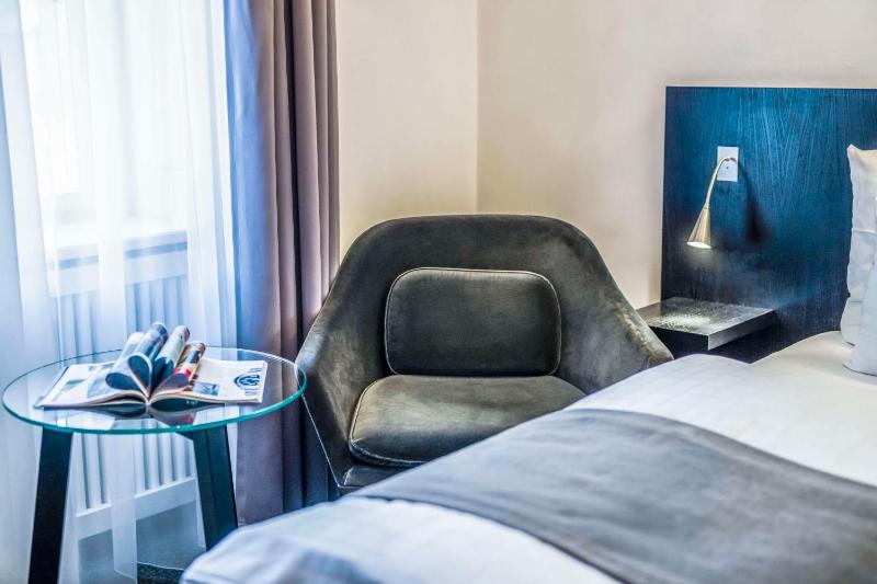 Standard  Double Room image 4