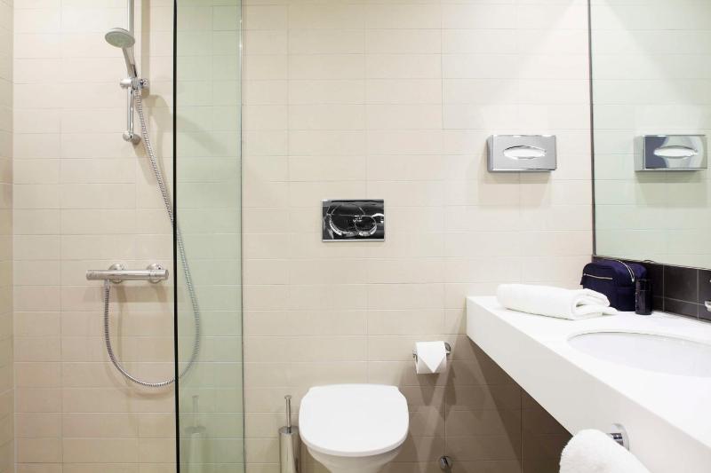 Superior Twin Room image 3