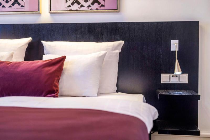 Standard Twin Room image 3