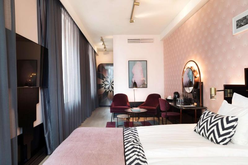 Luxury Double Room image 4