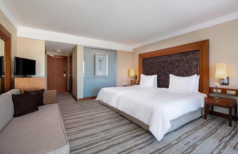 Standard Double Room with Sea View image 3