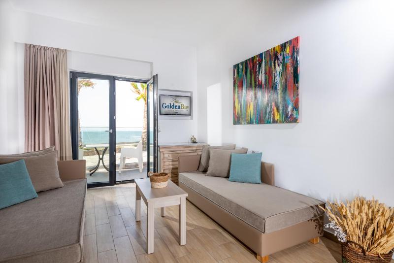 One-Bedroom Apartment with Sea View image 4