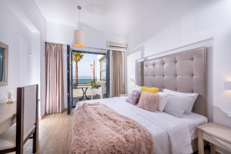 One-Bedroom Apartment with Sea View image 2