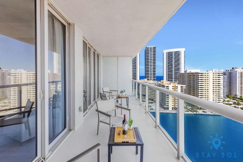 Infinite View |Balcony| Gym + Amazing Pool - image 22