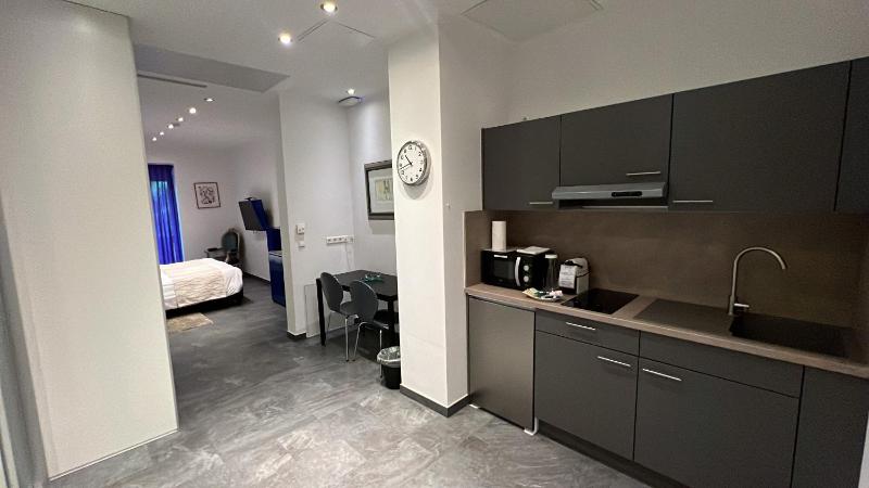 Suite with Garden View image 4