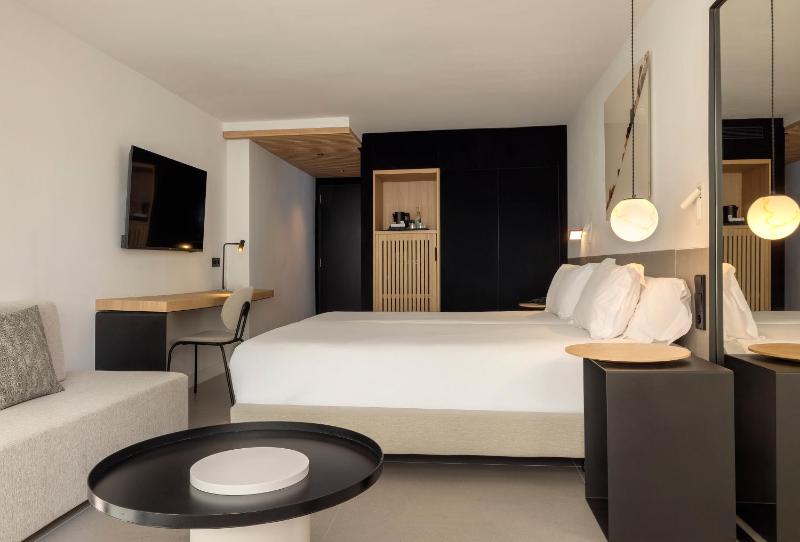 Twin Room image 4